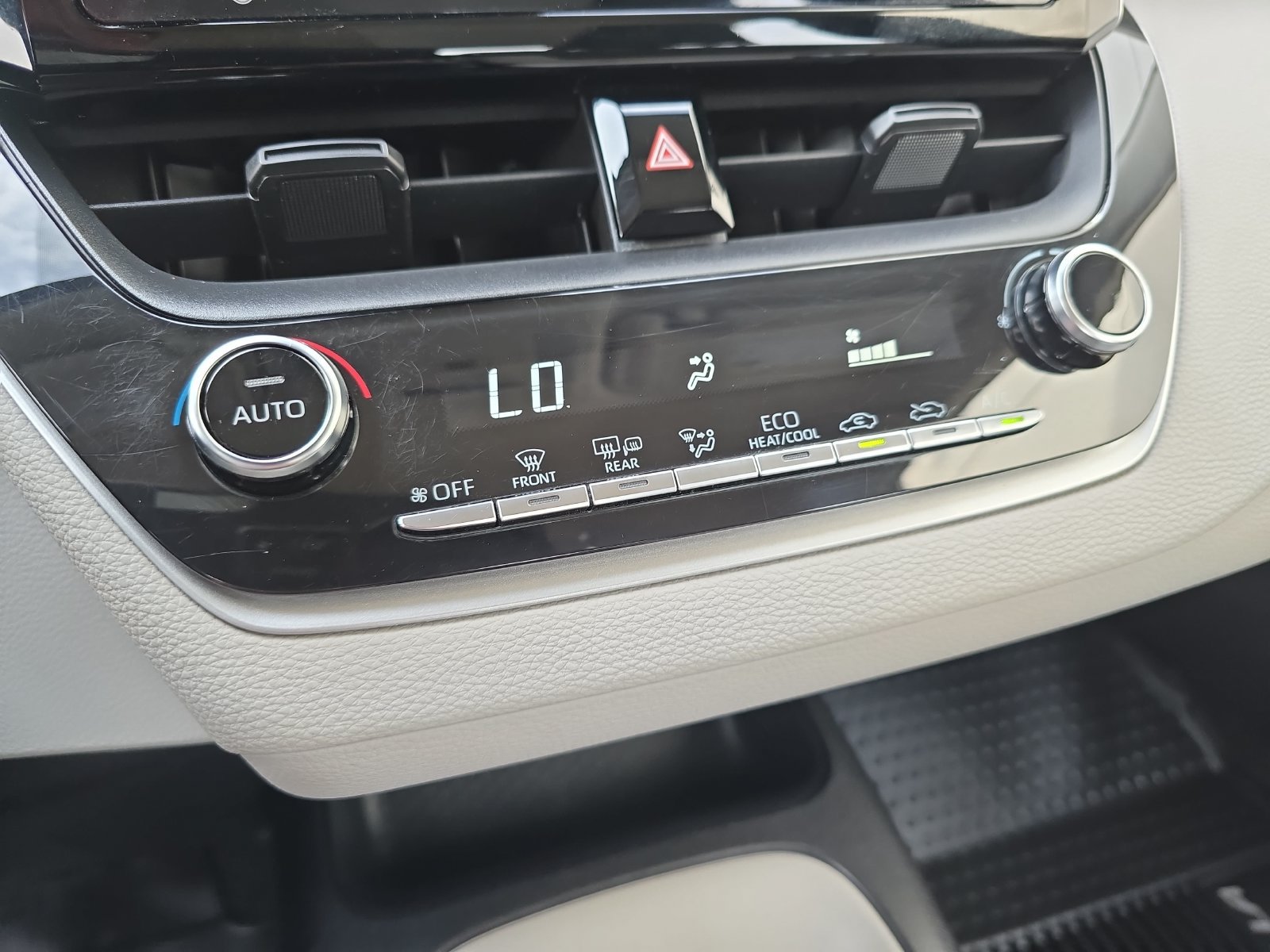 Used 2021 Toyota Corolla LE FWD image 25