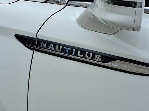 Used 2022 Lincoln Nautilus Reserve AWD/4WD image 11