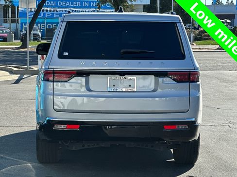 Used 2024 Jeep Wagoneer Base image 5