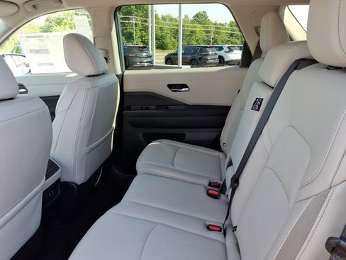 New 2026 Nissan Pathfinder SL FWD image 8