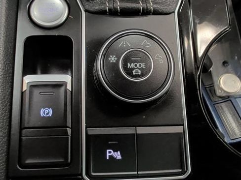 Used 2023 Volkswagen Atlas Cross Sport SEL R-Line AWD/4WD image 24