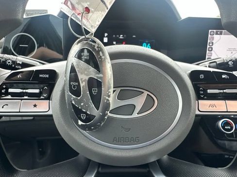 Used 2024 Hyundai Elantra SEL FWD image 32