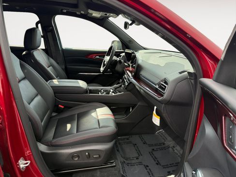 Used 2025 Chevrolet Traverse RS w/ LPO, Floor Liner Package AWD/4WD image 19