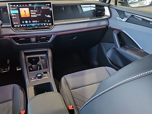 New 2026 Volkswagen Tiguan SE R-Line image 24