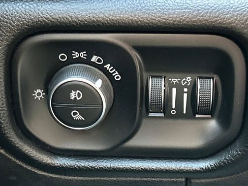Used 2019 RAM 1500 Big Horn AWD/4WD image 23
