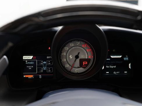 Used 2022 Ferrari F8 Tributo RWD image 28