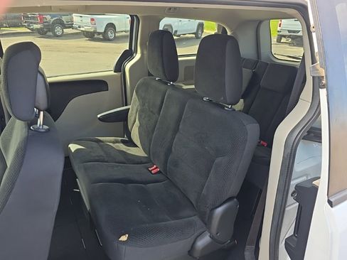 Used 2019 Dodge Grand Caravan SE w/ UConnect Hands-Free Group FWD image 14