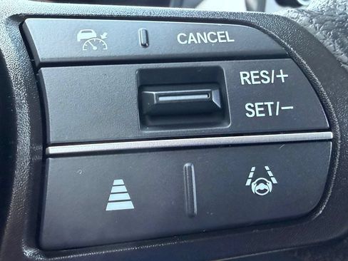 Used 2024 Honda HR-V LX image 17