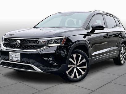 Certified 2023 Volkswagen Taos SE w/ Panoramic Sunroof Package