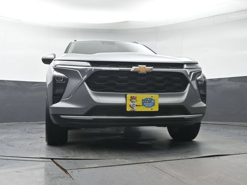 Used 2025 Chevrolet Trax LT FWD image 29
