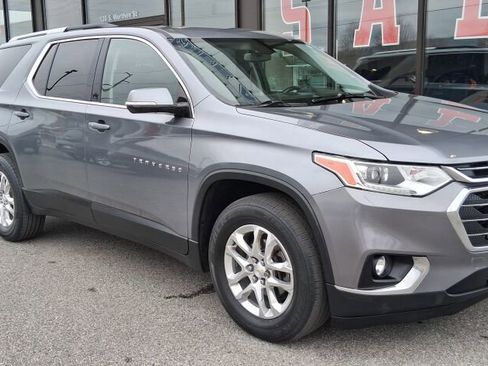 Used 2018 Chevrolet Traverse LT image 2