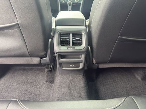 Used 2023 Volkswagen Taos SE w/ Panoramic Sunroof Package image 13