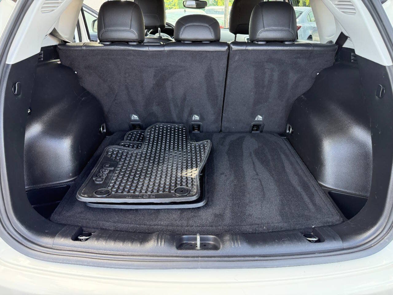 Used 2019 Jeep Compass Latitude w/ Cold Weather Group AWD/4WD image 16
