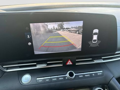 Used 2022 Hyundai Elantra Limited FWD image 26