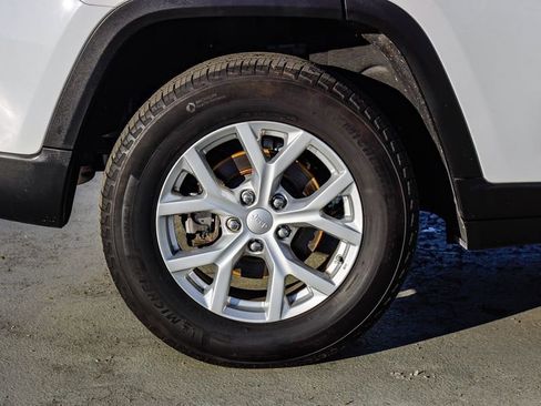 Used 2023 Jeep Grand Cherokee Limited w/ Luxury Tech Group II image 12