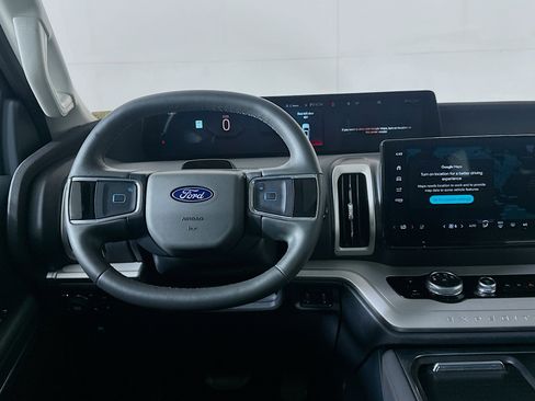 Used 2025 Ford Expedition Max Active AWD/4WD image 17