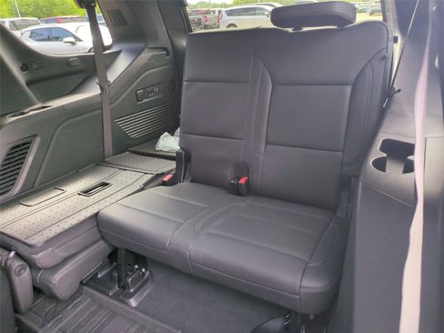 Used 2024 Chevrolet Tahoe Z71 w/ Luxury Package AWD/4WD image 32