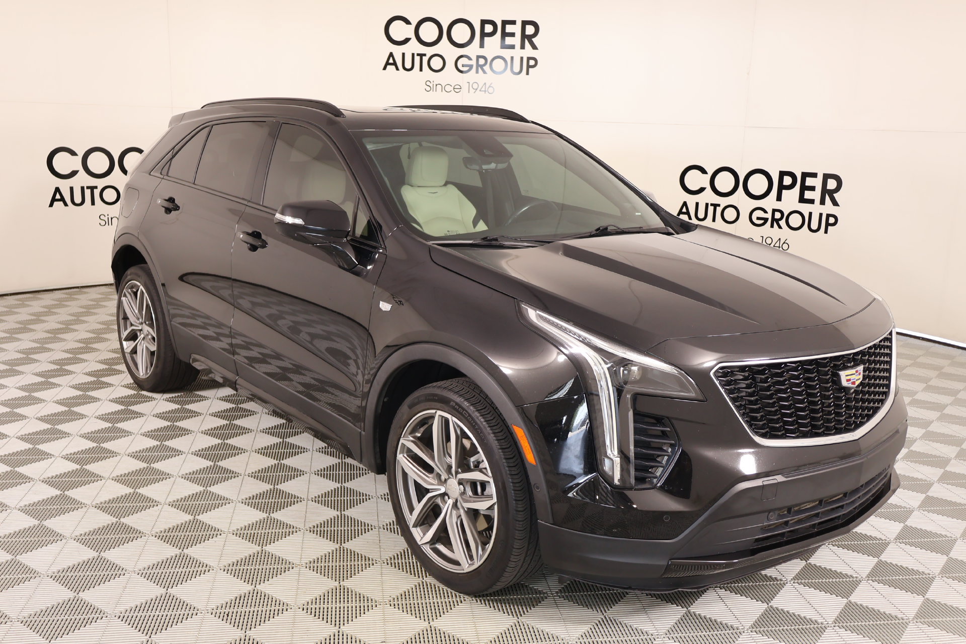 Used 2023 Cadillac XT4 Sport FWD image 1