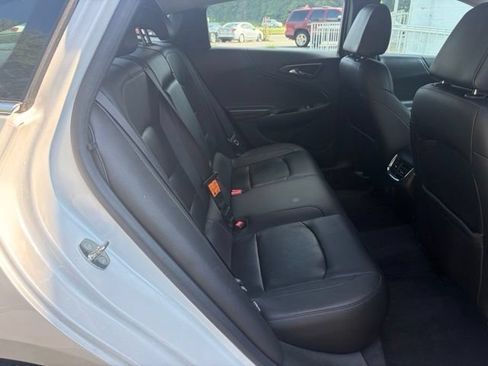 Used 2018 Chevrolet Malibu LT w/ Leather Package FWD image 23