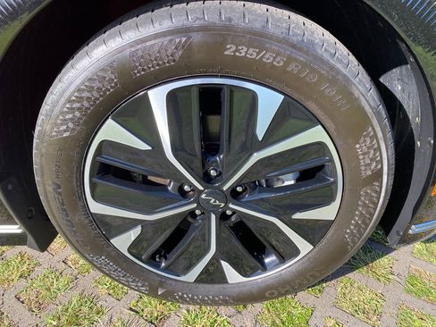 Used 2022 Kia EV6 Wind w/ Wind Technology Package AWD/4WD image 27