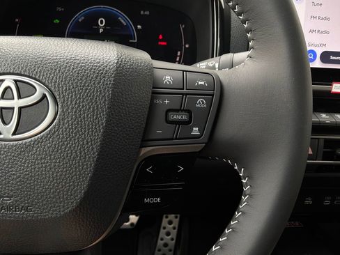New 2026 Toyota Camry Hybrid FWD image 32