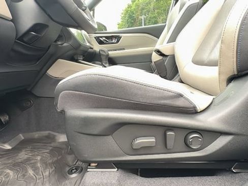 Used 2025 Subaru Forester Limited AWD/4WD image 22