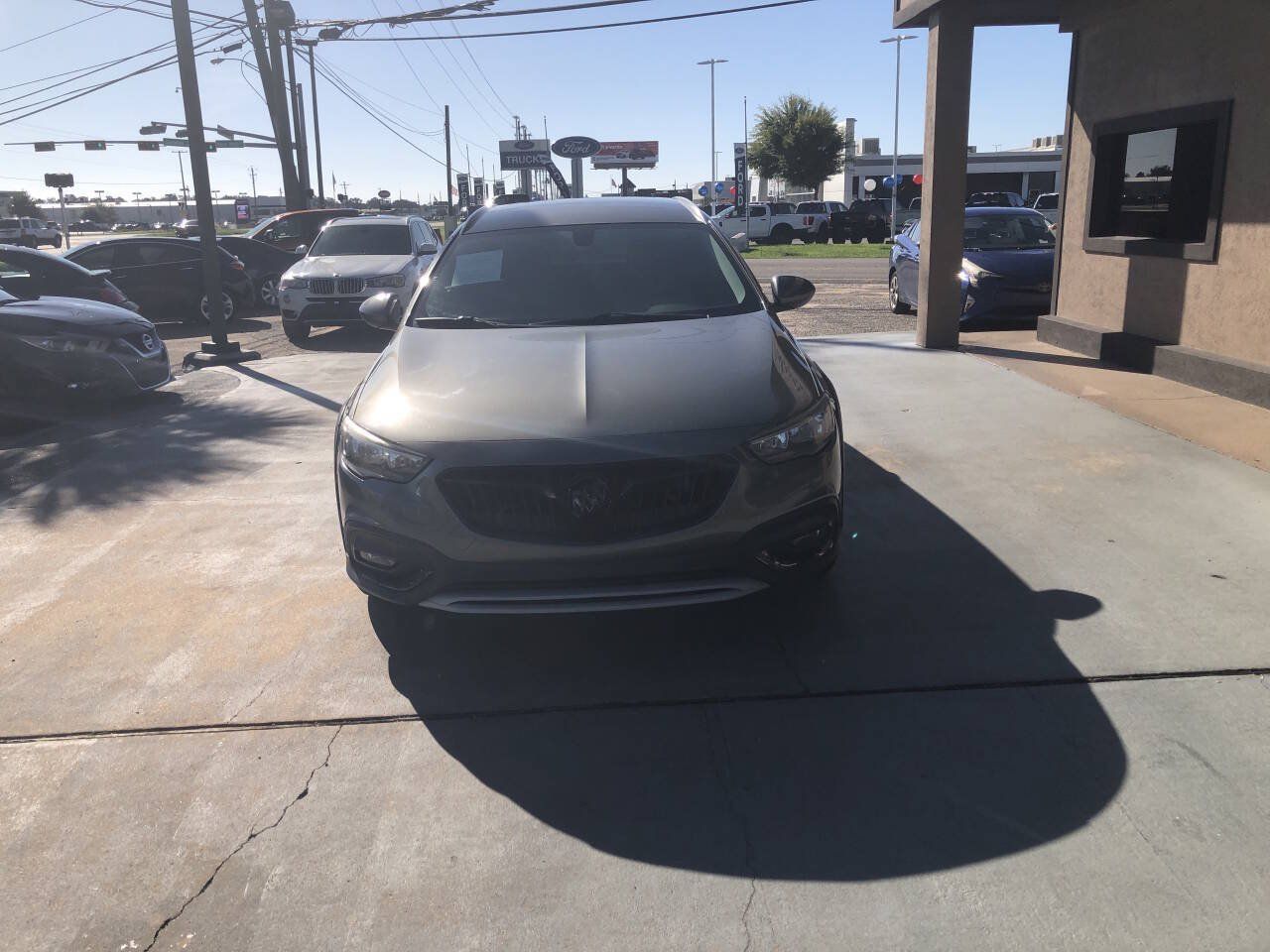 Used 2018 Buick Regal Preferred w/ Sights and Sounds Package AWD/4WD image 4