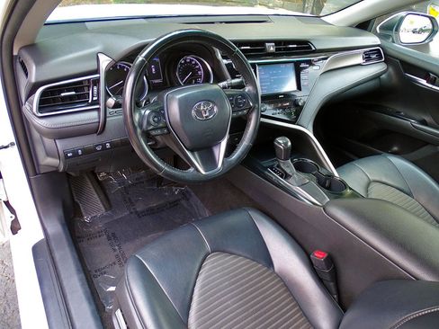 Used 2020 Toyota Camry SE FWD image 20