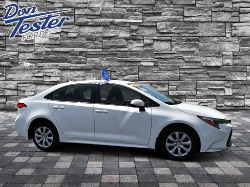 Used 2023 Toyota Corolla LE FWD image 2