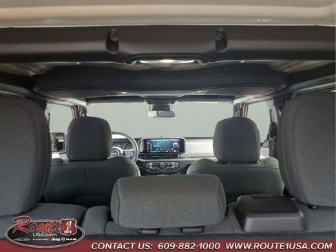 Used 2024 Jeep Wrangler Unlimited AWD/4WD image 23