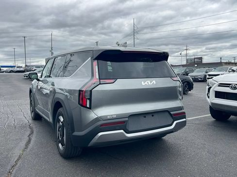 Certified 2024 Kia EV9 Light RWD image 11