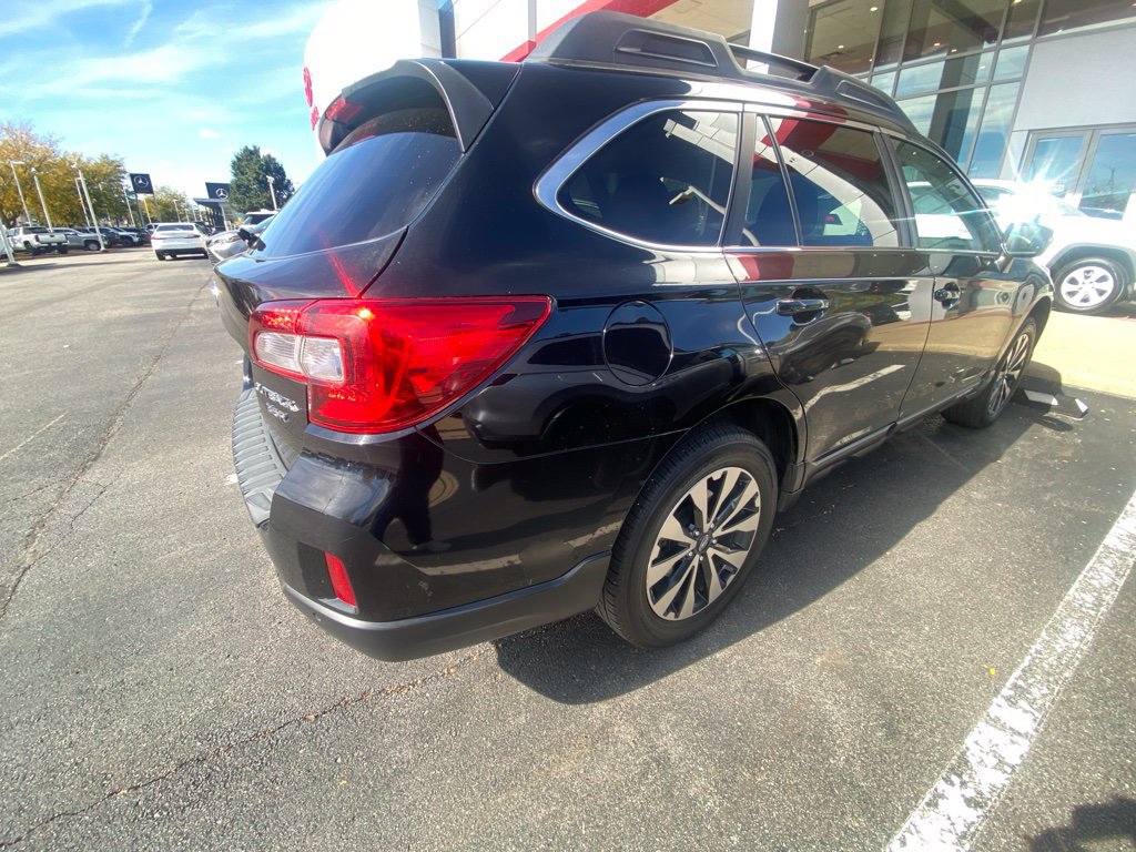 Used 2017 Subaru Outback 3.6R Limited AWD/4WD image 3