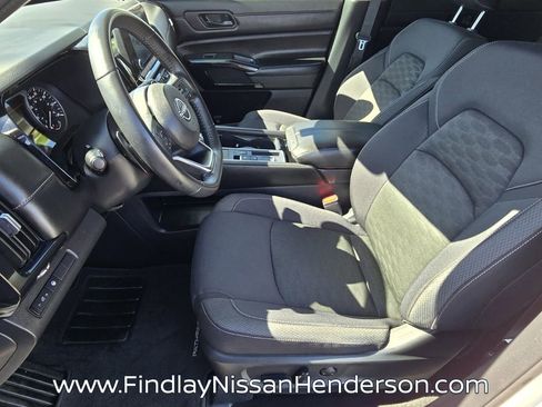 Used 2024 Nissan Pathfinder SV FWD image 10