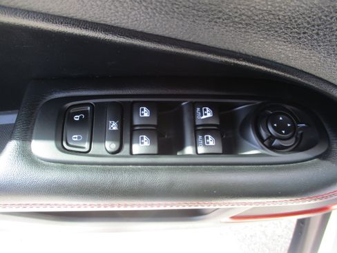 Used 2019 Jeep Compass Trailhawk image 14