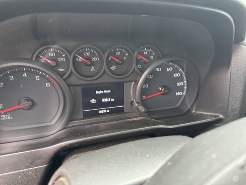 Used 2020 Chevrolet Silverado 1500 Custom w/ Custom Value Package image 12