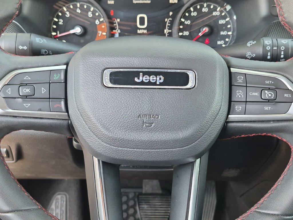 Used 2025 Jeep Compass Trailhawk AWD/4WD image 24