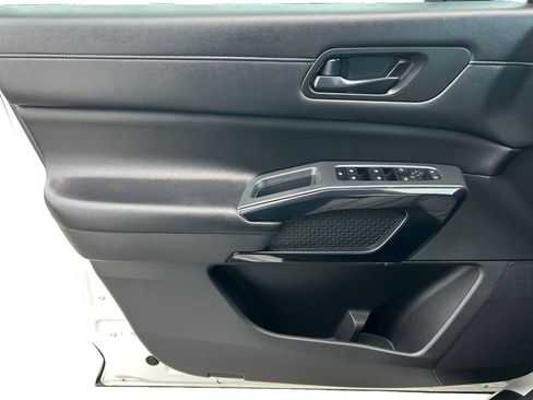 Used 2024 Nissan Pathfinder SV FWD image 17