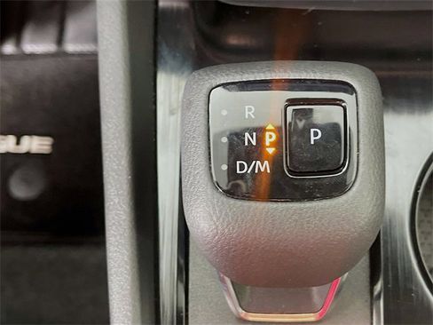 Used 2023 Nissan Rogue SV image 17