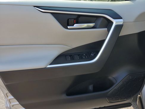 Used 2023 Toyota RAV4 XLE Premium image 19