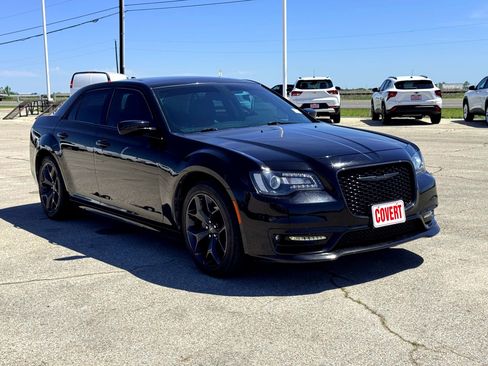 Used 2020 Chrysler 300 Touring L w/ Quick Order Package 2EF RWD image 4
