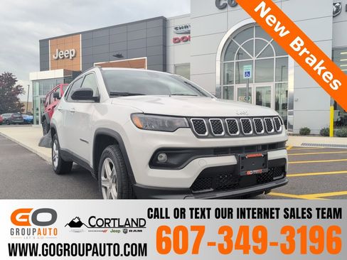 Used 2023 Jeep Compass Latitude w/ Convenience Group image 1