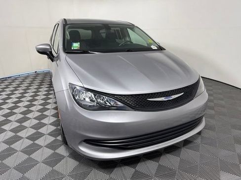 Used 2018 Chrysler Pacifica L FWD image 8