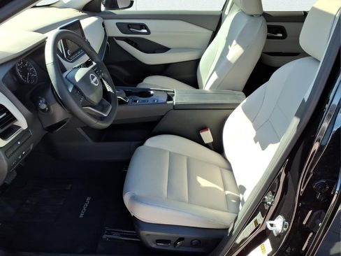 Used 2026 Nissan Rogue SV w/ SV Premium Package image 15