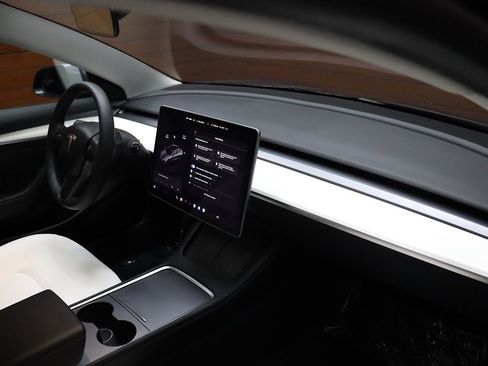 Used 2022 Tesla Model 3 image 33