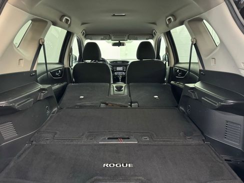 Used 2017 Nissan Rogue SV image 33