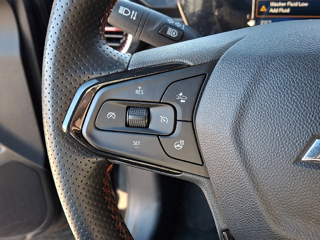 Used 2024 Chevrolet Trax RS w/ Sunroof Package FWD image 27