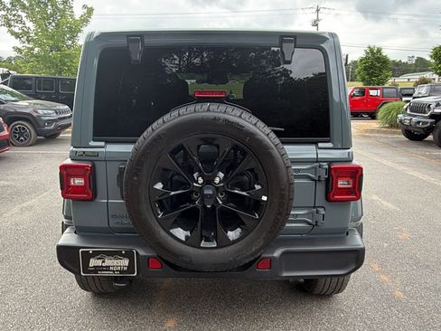 Used 2025 Jeep Wrangler Unlimited Sahara AWD/4WD image 9
