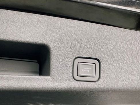 Used 2025 Buick Enclave Preferred image 57