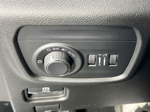 Used 2023 Jeep Grand Cherokee Laredo image 10