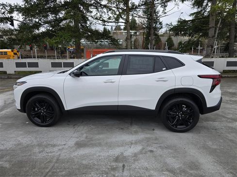 New 2026 Chevrolet Trax ACTIV image 2